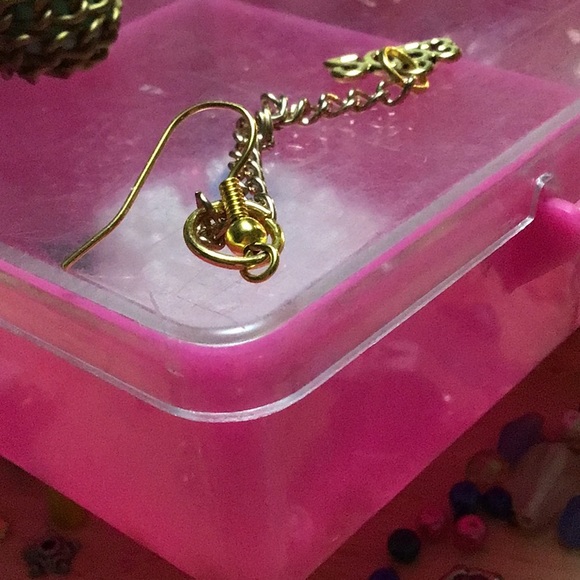 fish hook earwire earrings  2023 on gold metal chain   E200 - Picture 4 of 5